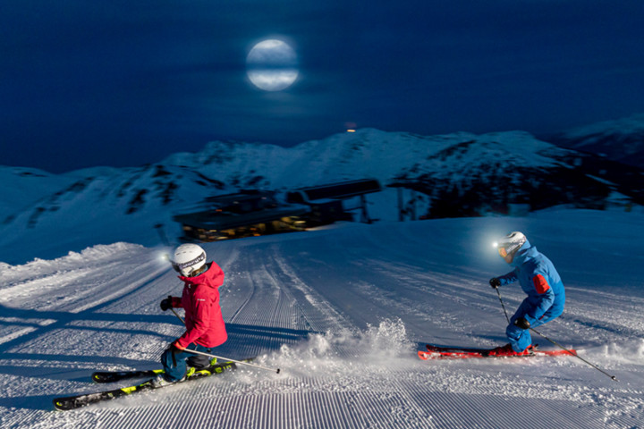 Moonlight Skiing & Dinner